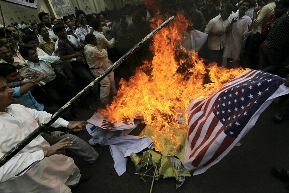 shiite muslims symbols. Indian Shiite Muslims burn